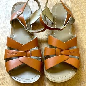 Saltwater sandals camel color